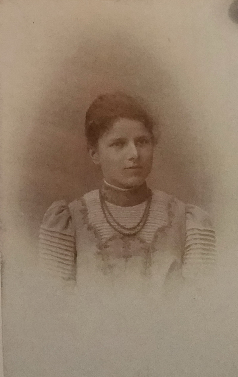 BEHRENS Gertrud Foto 3.jpg